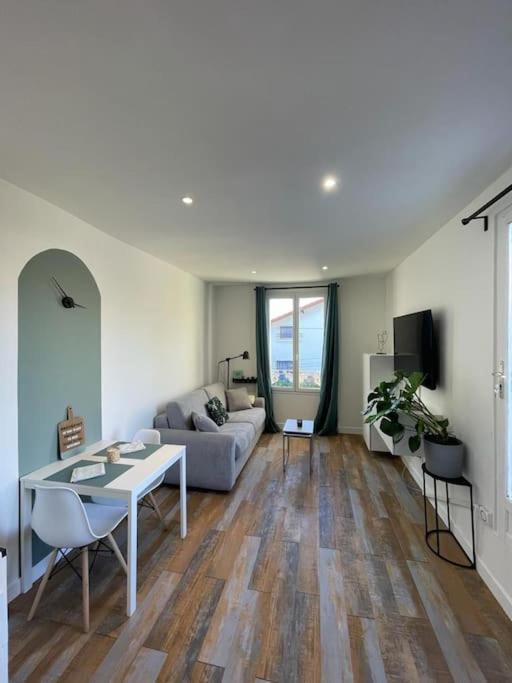 Charmant Studio Tout Equipe Aux Portes De Paris Bagnolet Exterior foto